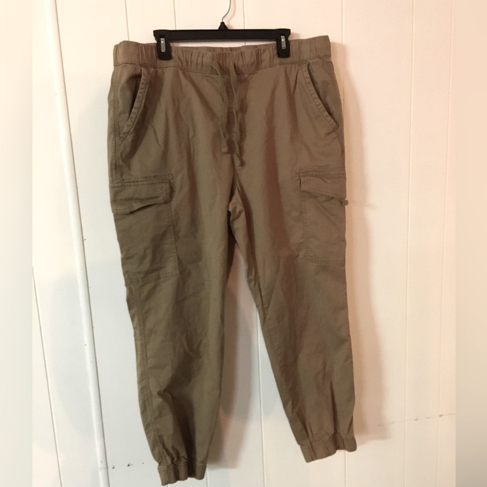 Men’s Sonoma khaki cargo joggers size XL.